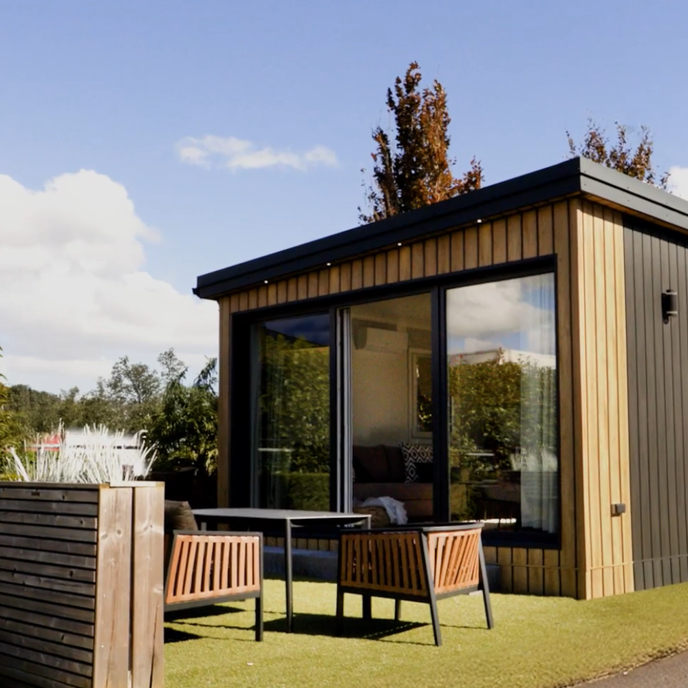 De Flexwoning 3.0 van KaFra heeft een schuifpui die toegang tot het terras verleent