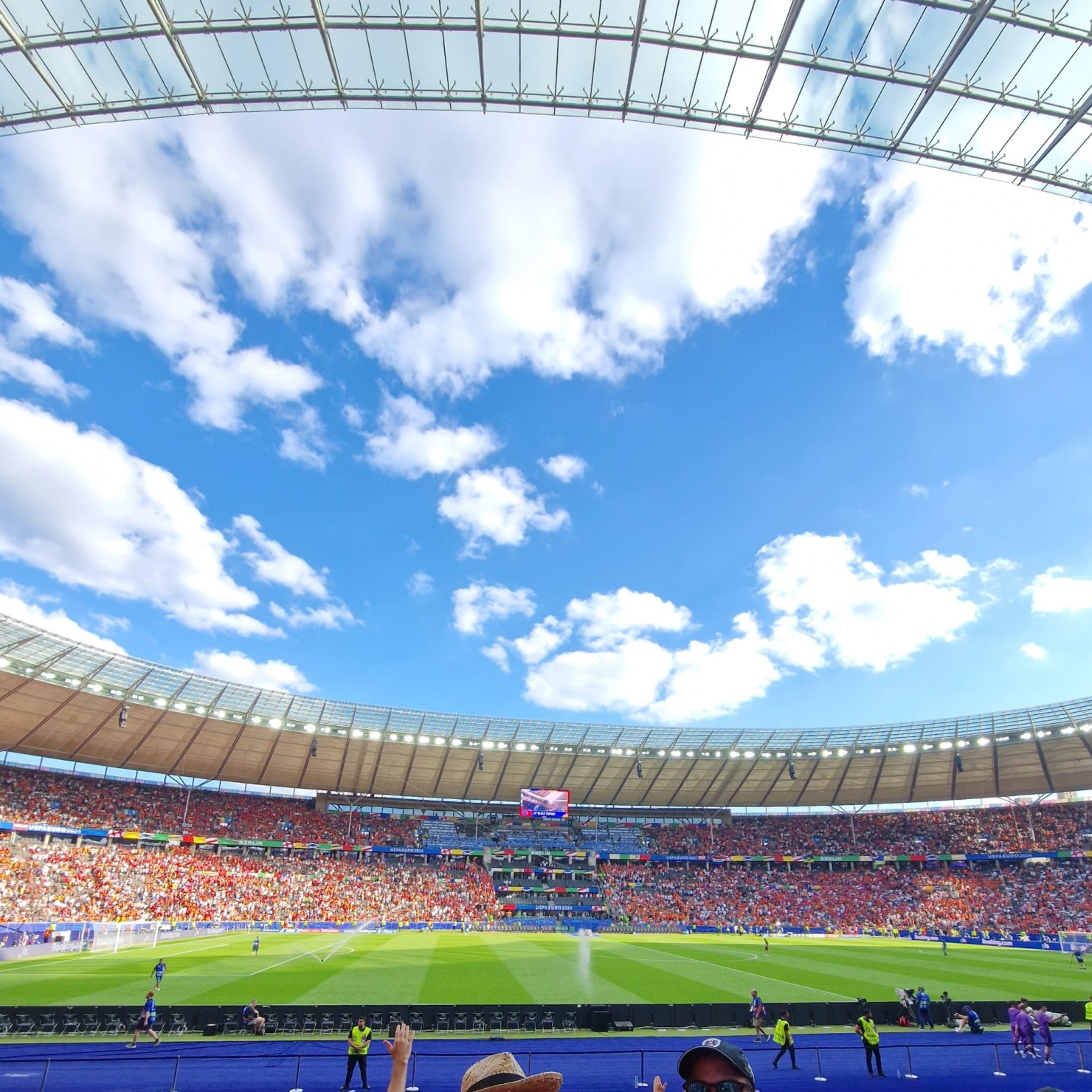 De winnaar van de EK-tickets heeft plaatsgenomen in het Olympiastadion in Berlijn