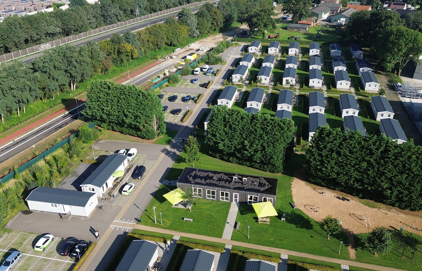 Luchtfoto van Flexwoningen bij locatie KaFra Oostrum