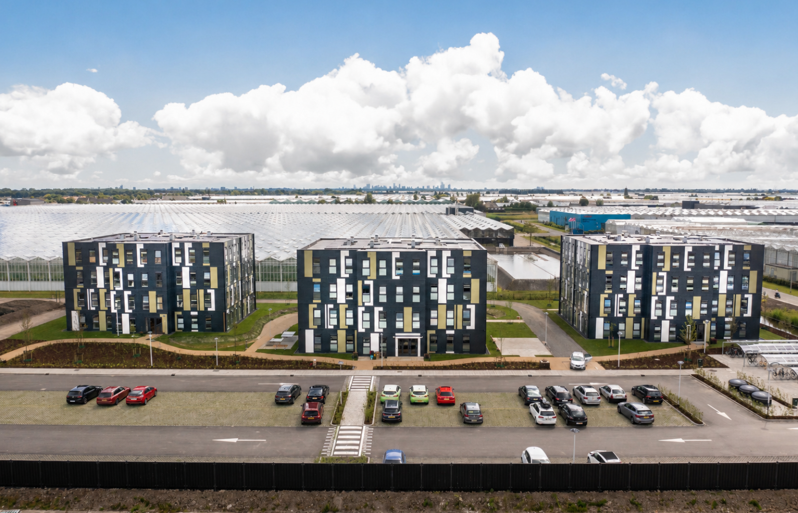 Luchtfoto van de drie KaFra Towers bij locatie KaFra Bleiswijk - Violierenweg