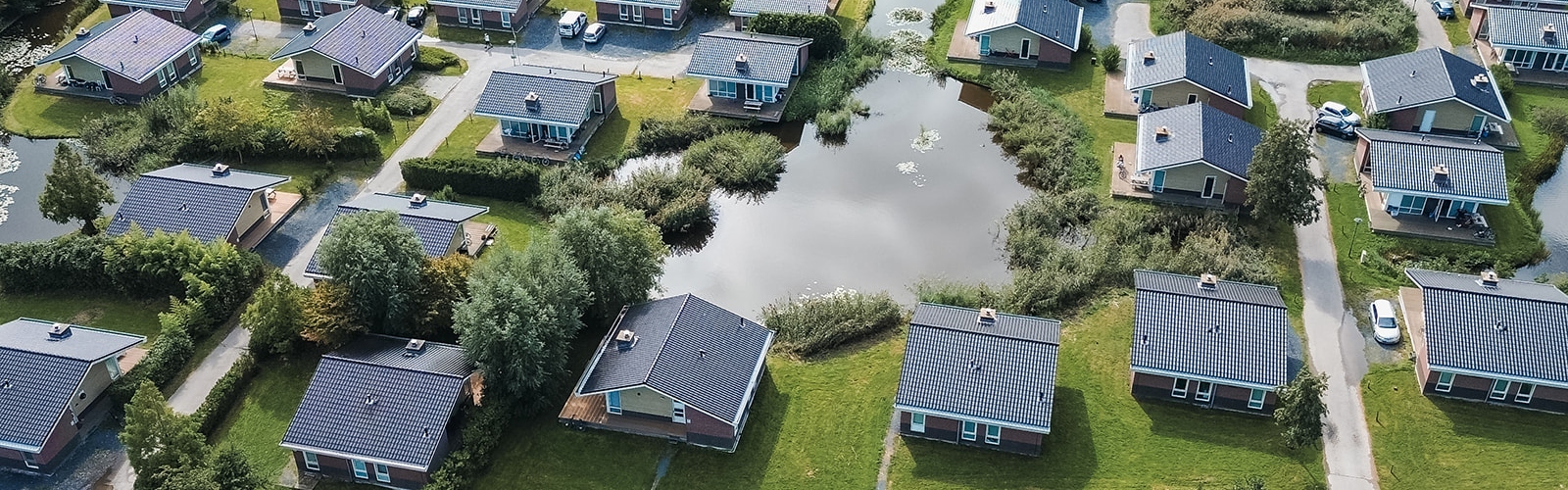 Luchtfoto van de getransformeerde bungelows op locatie KaFra Gouda