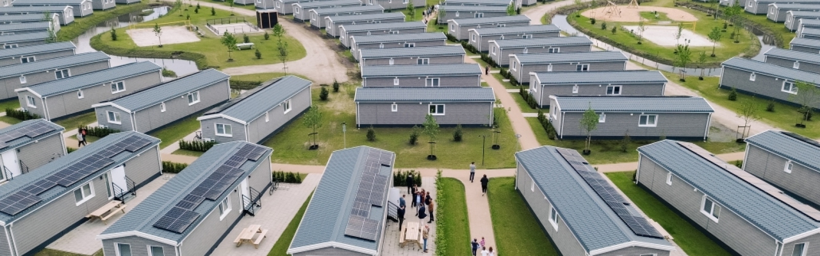 Luchtfoto van de Flexwoningen bij locatie KaFra Californië