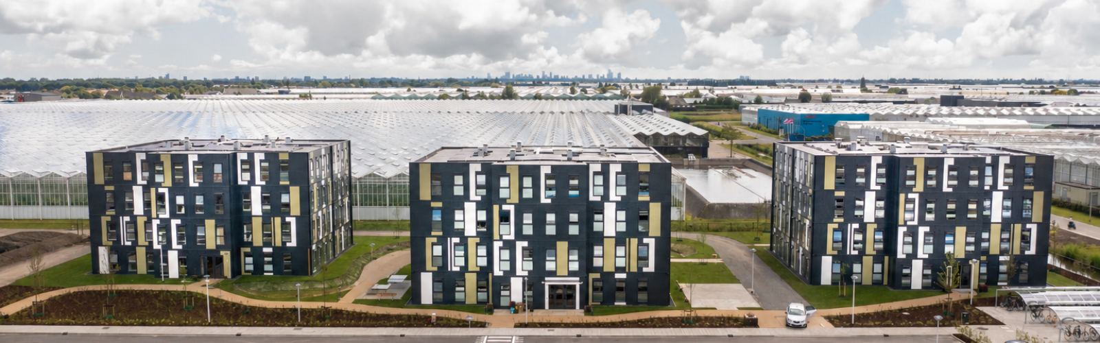 Luchtfoto van de drie KaFra Towers bij locatie KaFra Bleiswijk - Violierenweg