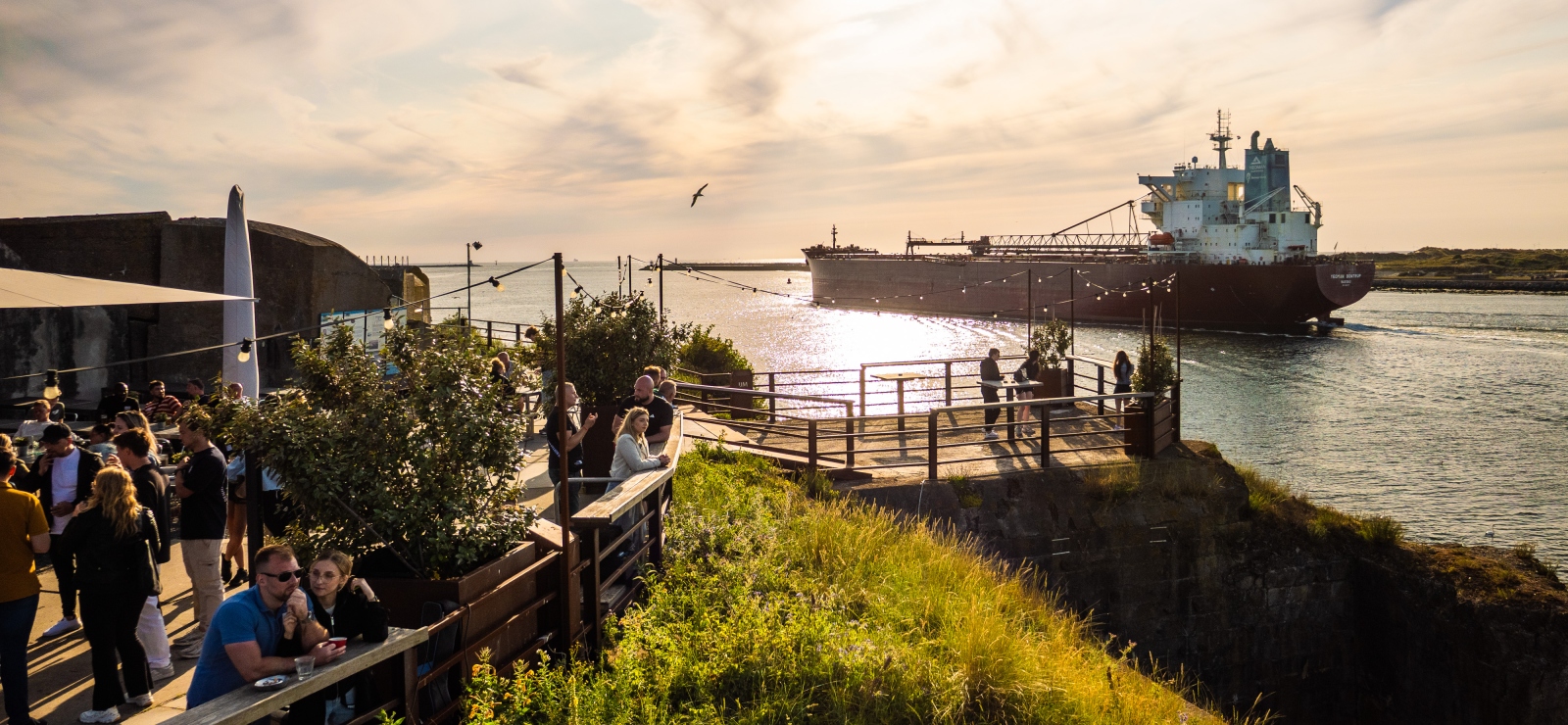Uitzicht vanaf het terras op Forteiland IJmuiden