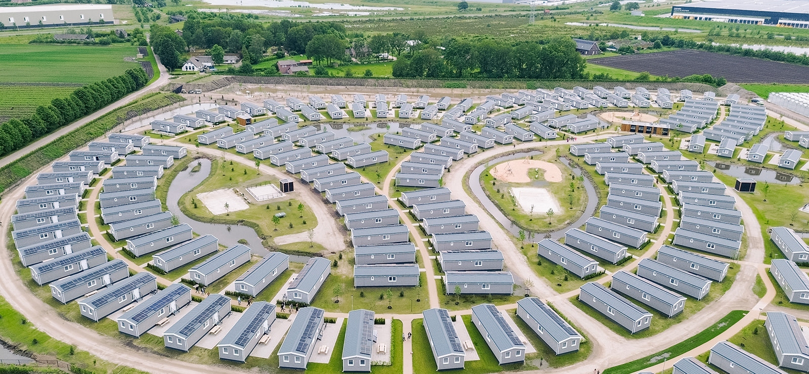 Dronebeeld van huisvestingslocatie KaFra Californië