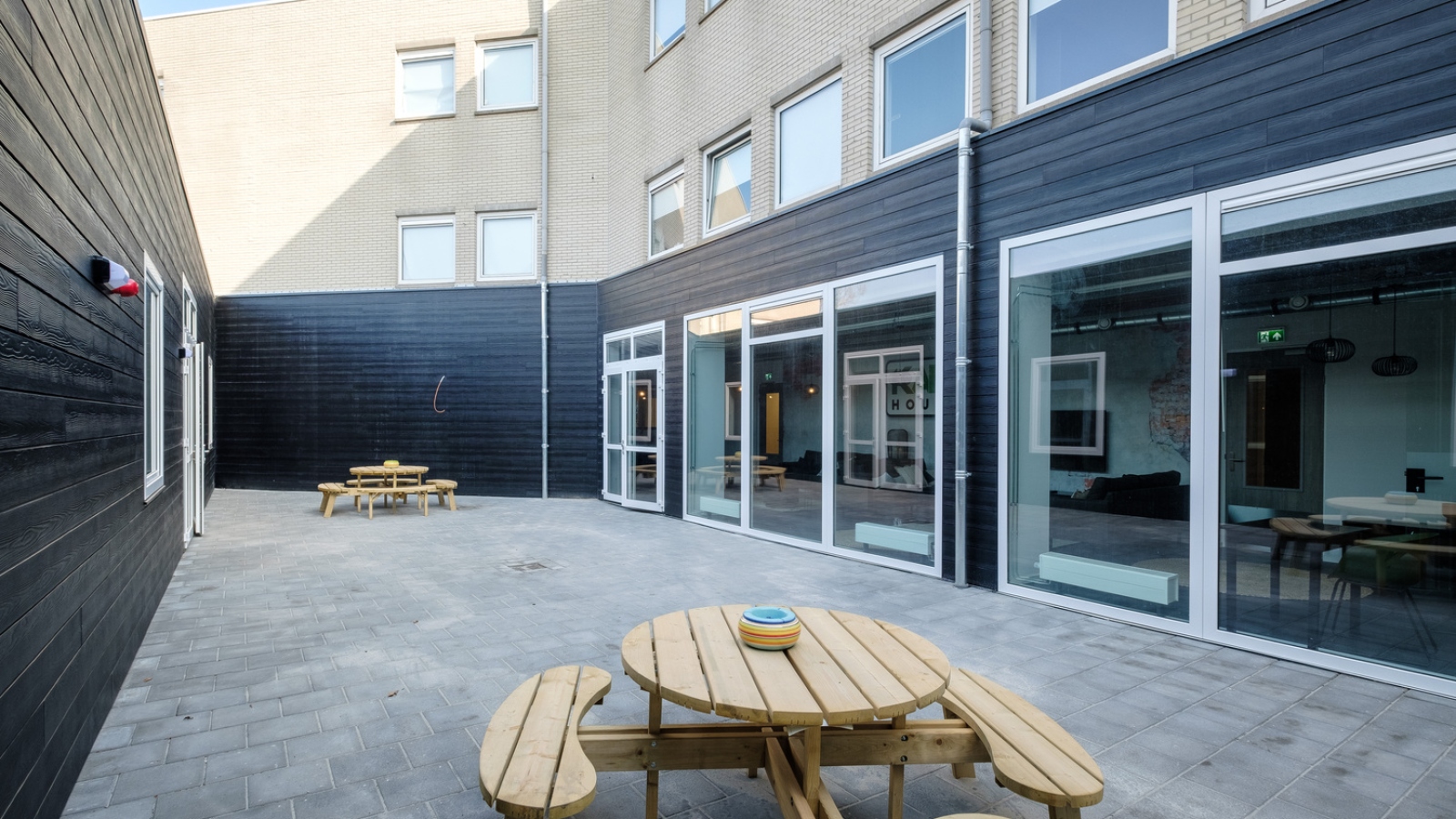 Binnenplaats van getransformeerd pand KaFra Almere