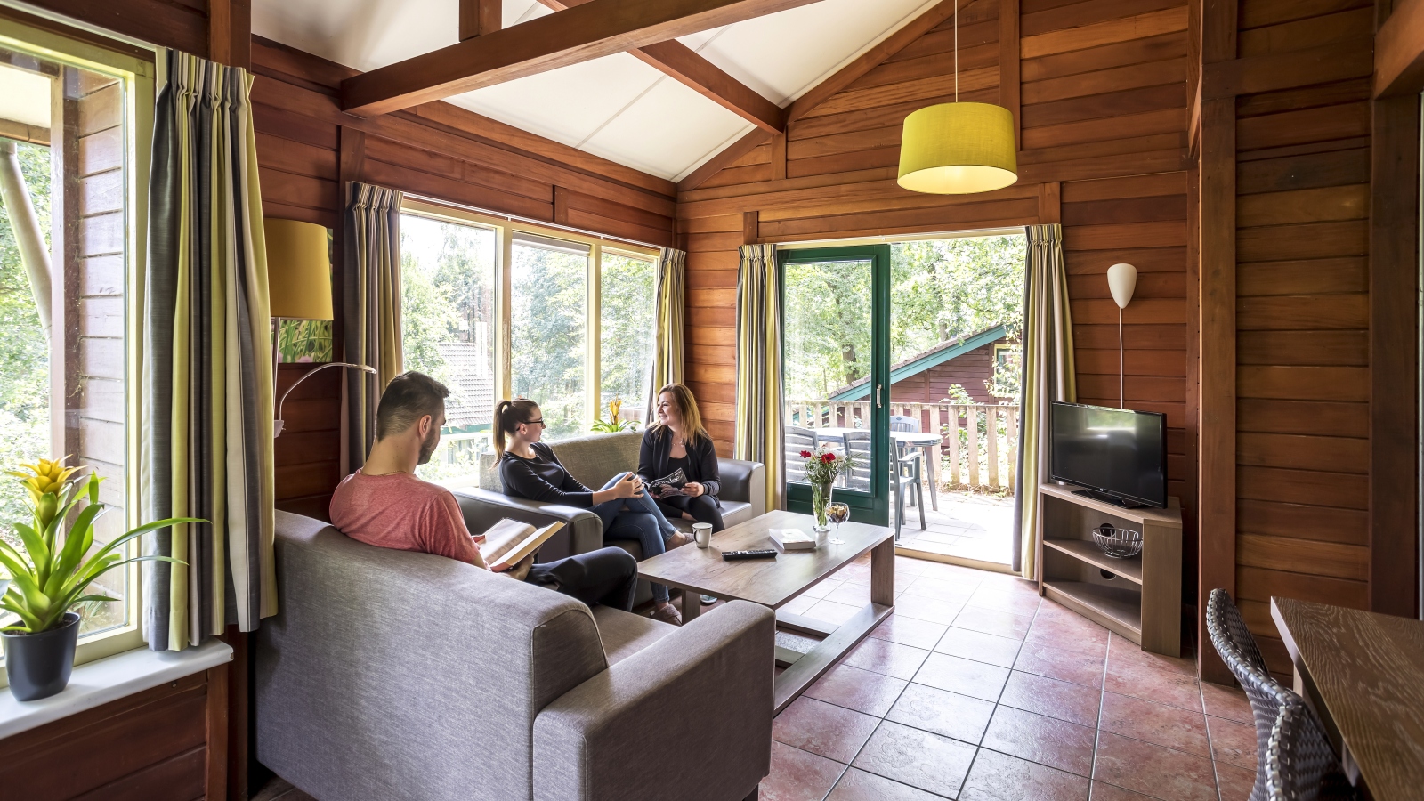 Volledig ingerichte woonkamer in een woning van KaFra Blitterswijck