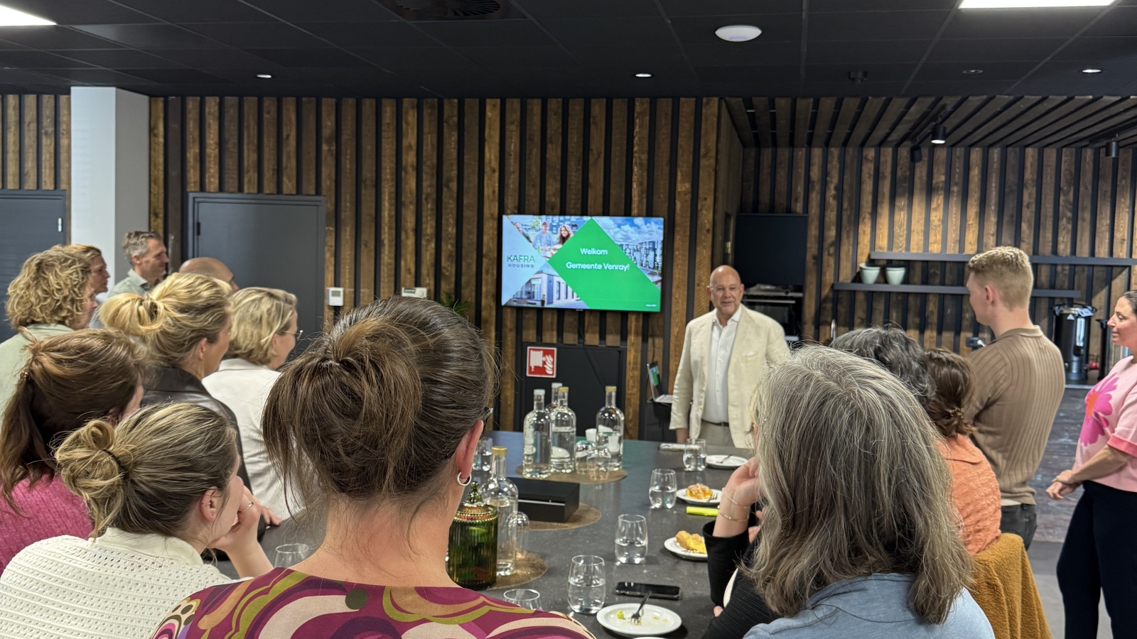Het werkbezoek van de gemeente Venray werd afgetrapt met een presentatie bij KaFra