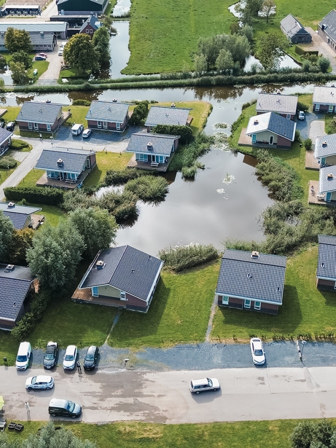 Luchtfoto van de getransformeerde bungelows op locatie KaFra Gouda