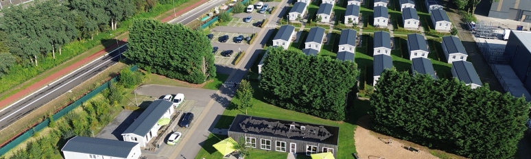 Luchtfoto van Flexwoningen bij locatie KaFra Oostrum