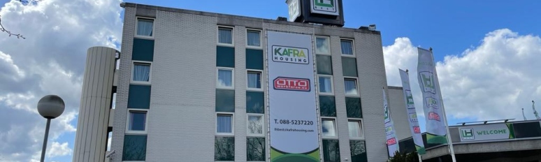 Foto van het voormalige hotel dat door KaFra werd getransformeerd tot huisvestingslocatie